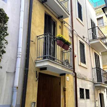 Palazzo Barone,nel Cuore Del Borgo Antico. Apartman