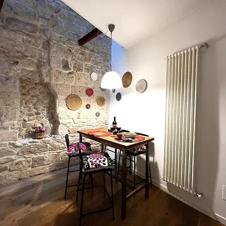 Palazzo Barone,nel Cuore Del Borgo Antico. Apartman